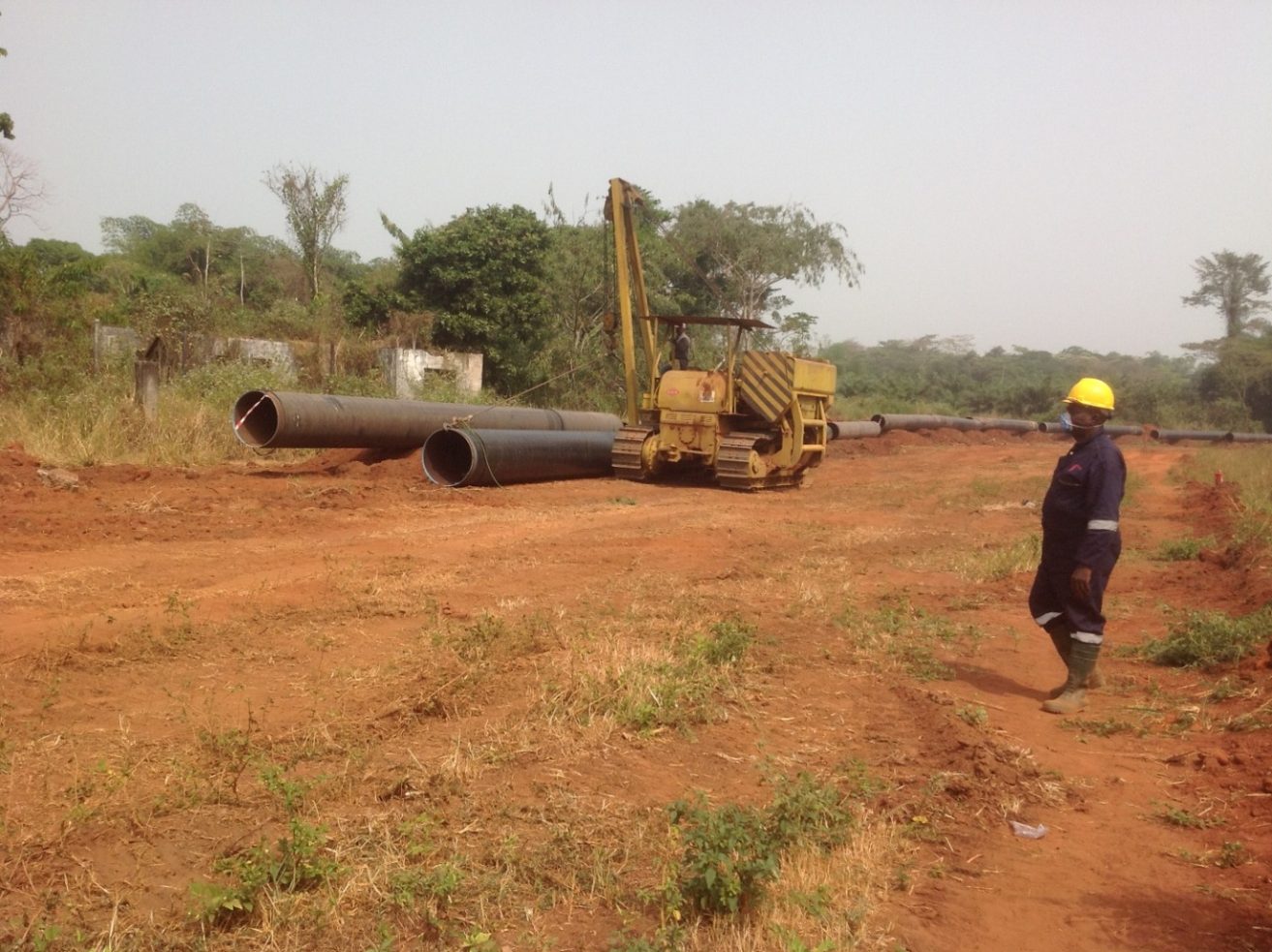 Side boom pipelayer at work