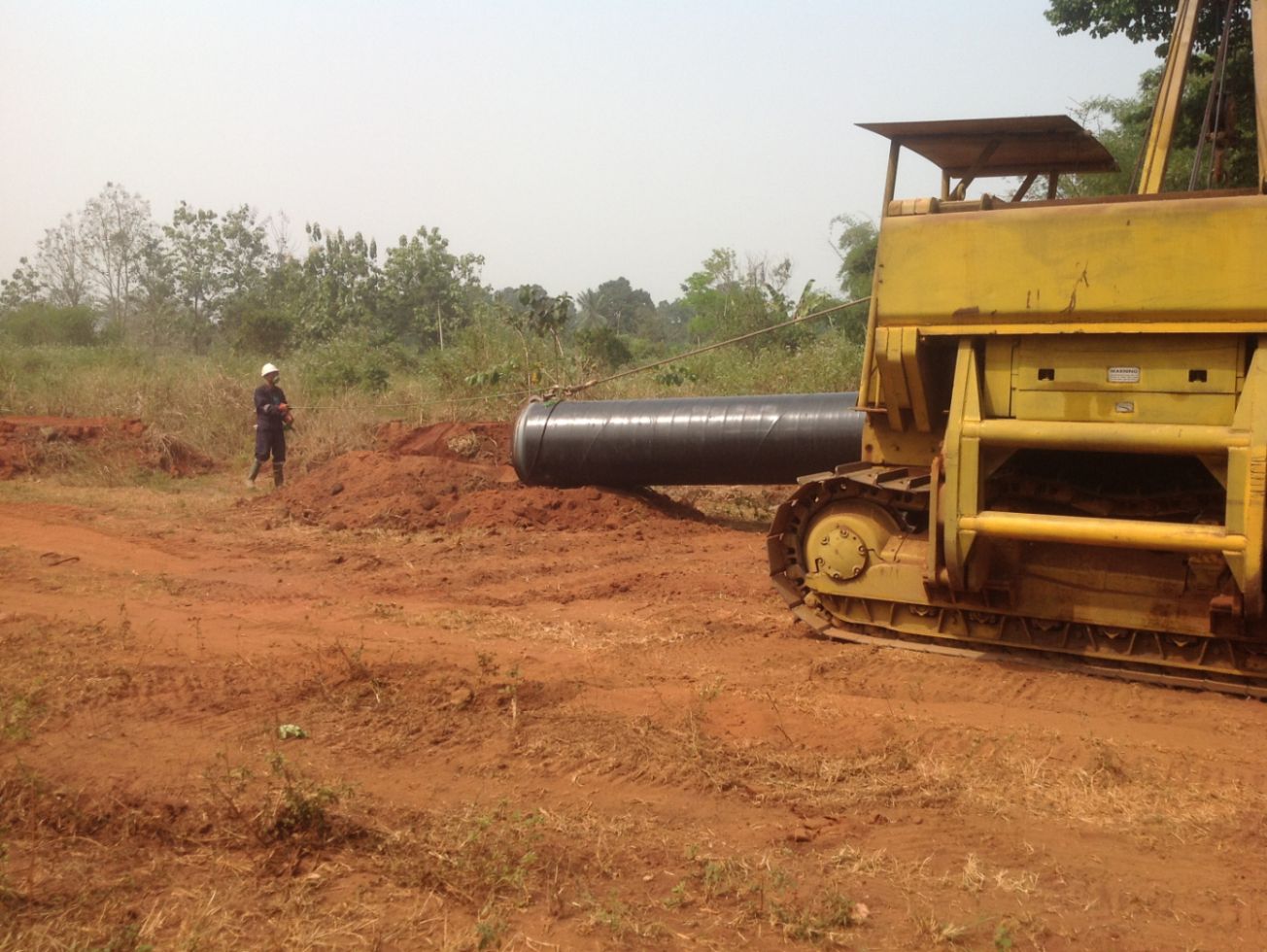 Side boom stringing pipe along the cleared right of way